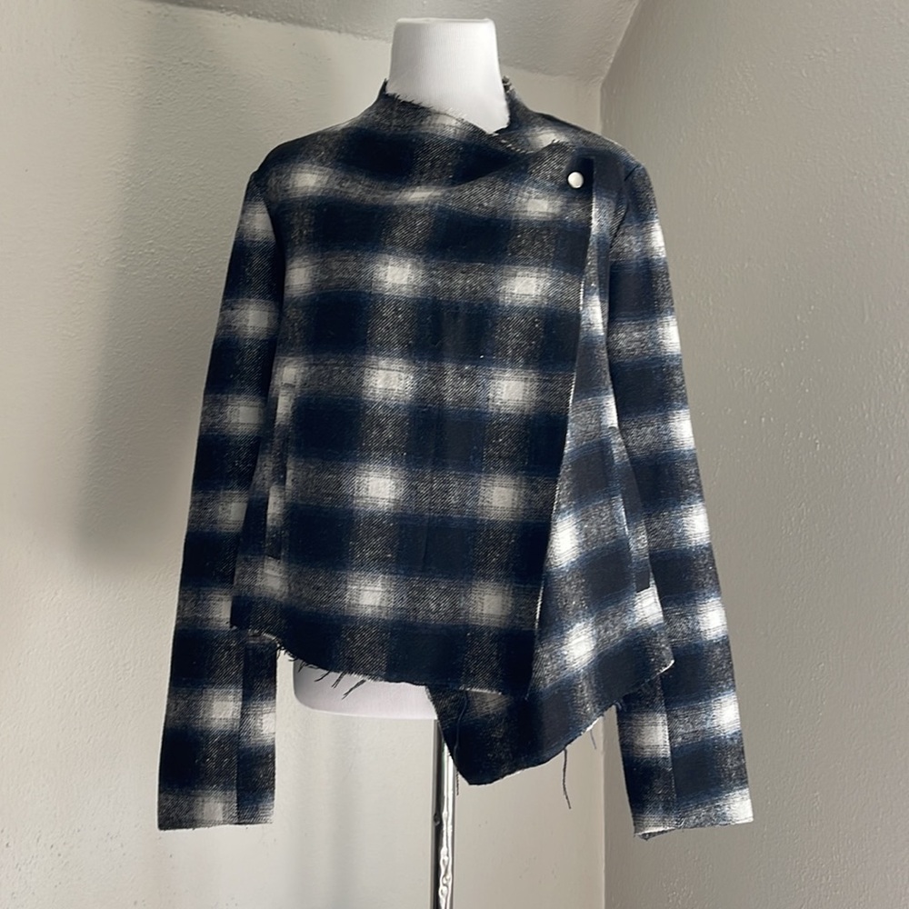 BB DAKOTA Buffalo Plaid Cropped Poncho Sweater